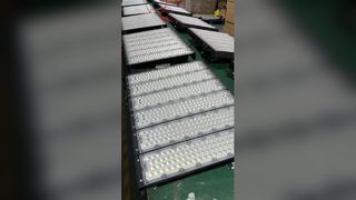 Δείτε αδιάβροχα φώτα LED, ιδανικά για γήπεδα αγροκτημάτων -40°C έως 50°C Επίδειξη